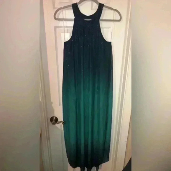VENUS Formal multi layer maxi dress - Picture 3 of 16